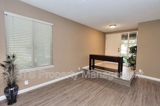 Building Photo - 6913 Navarro Ct