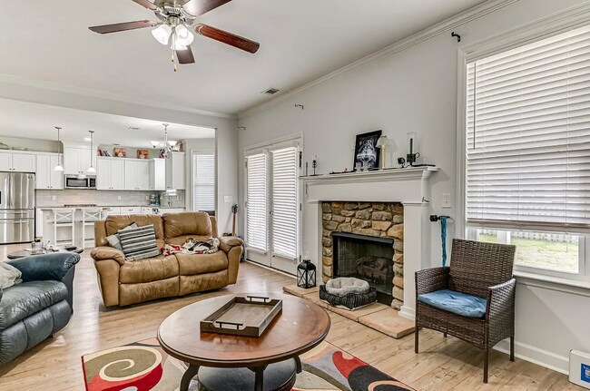 Building Photo - Summerton Village 2 Story Home