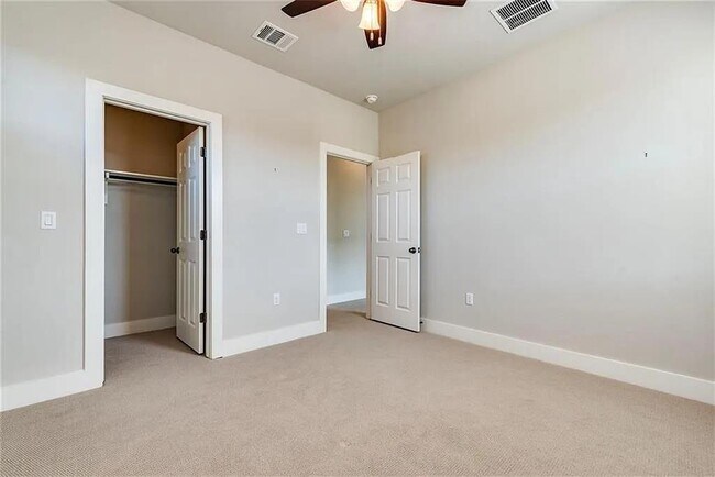 Building Photo - 11016 Cut Plains Loop