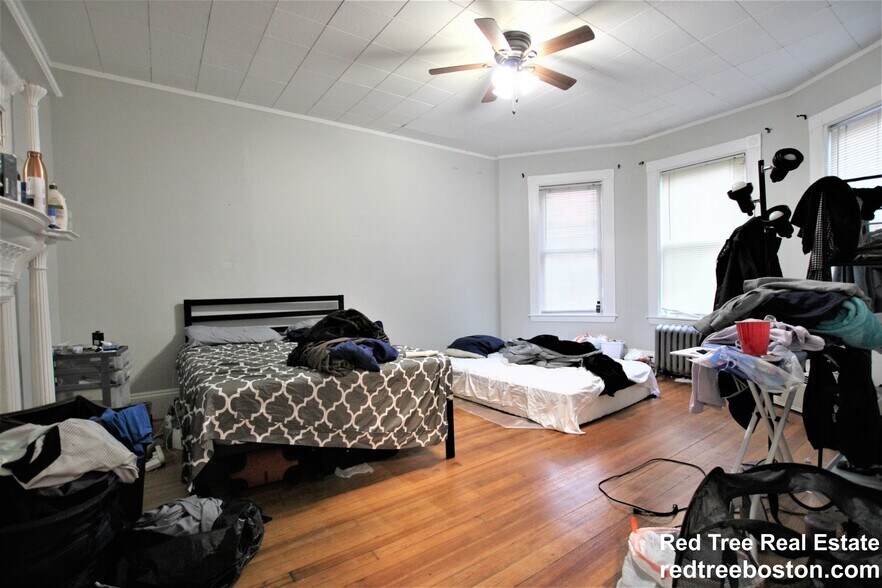 Building Photo - 10 Carmel St