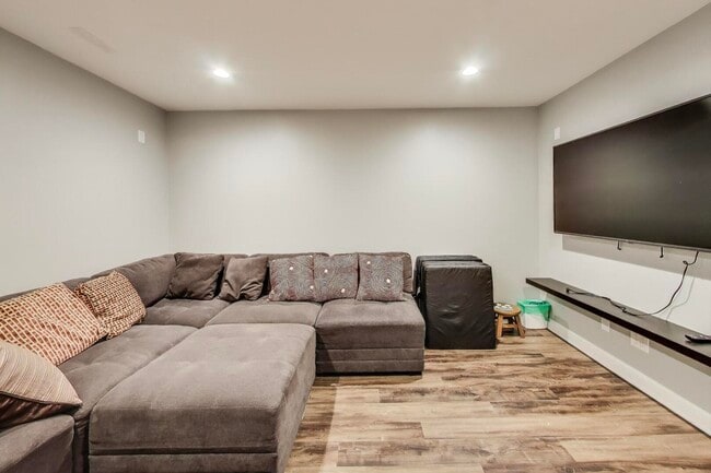 Building Photo - 613 Kinnear Cove