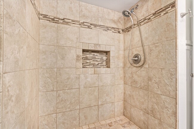 Building Photo - Beautifully upgraded 2 Bedroom/2 Bath Home...