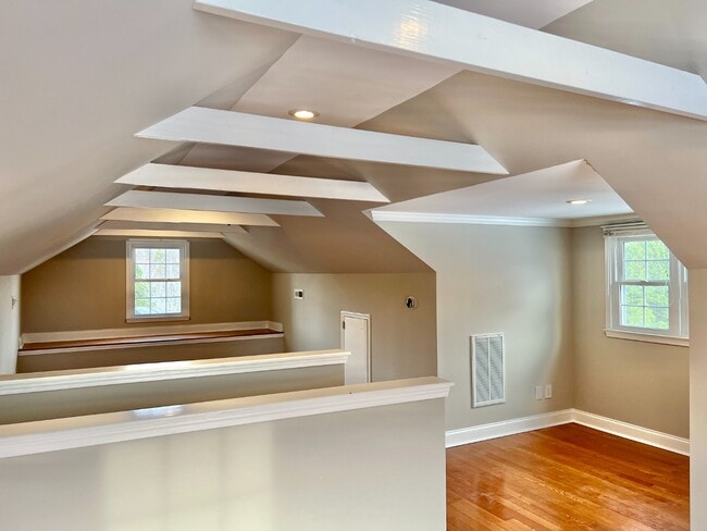 Building Photo - SPACIOUS INSIDE AND OUT!