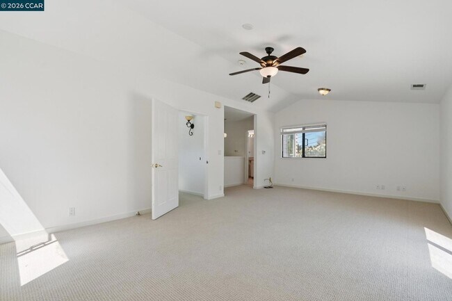 Building Photo - 660 La Casa Via