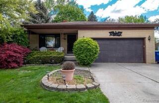 Primary Photo - 28418 Walker Ave