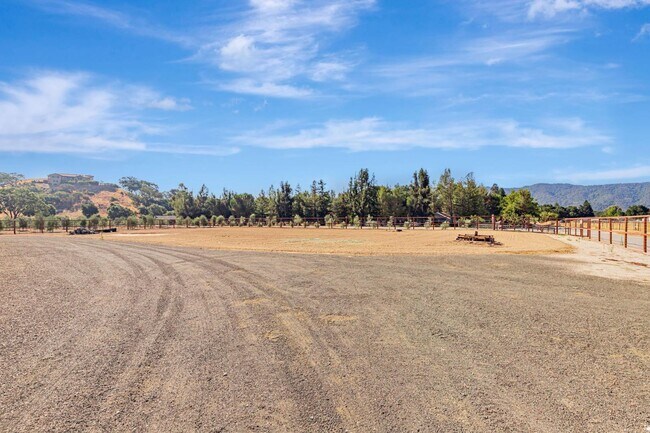 Building Photo - 9270 Linda Vista Ln