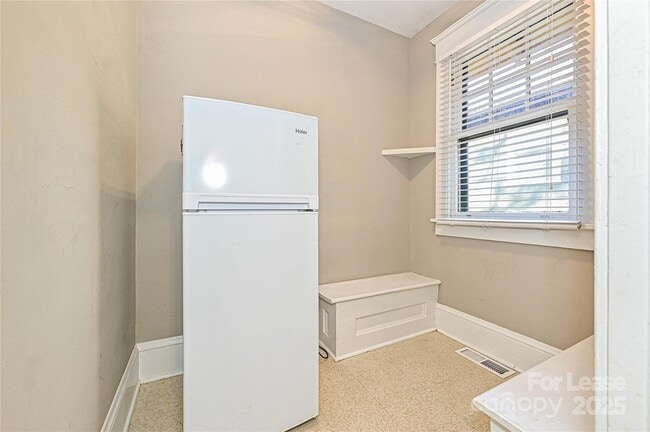 Building Photo - 1506 Nassau Blvd