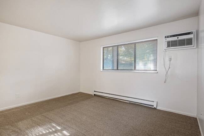 Building Photo - Dunbar Woods Apartments