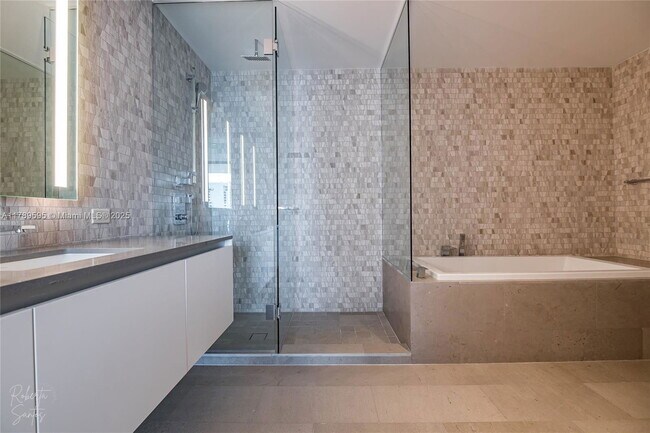 Building Photo - 88 SW 7th St