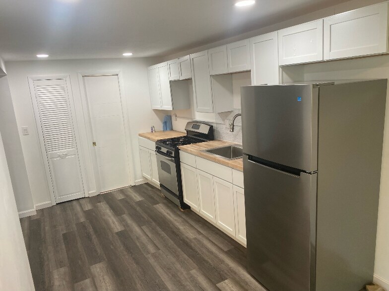 Building Photo - 2729 Custer Ave