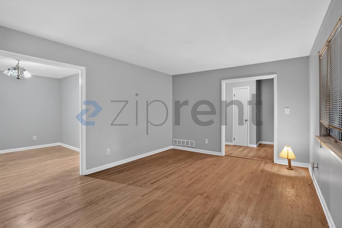 Building Photo - Unit