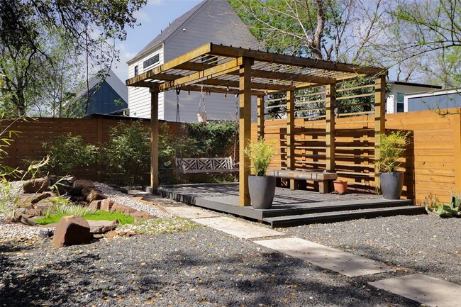 Building Photo - 4420 Mt Vernon Dr