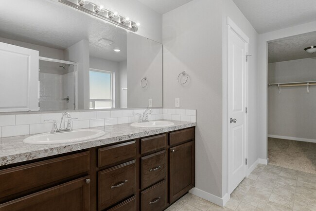 Building Photo - 3 Bed 2.5 Bath + Loft & Office located in the Greyhawk Subdivision