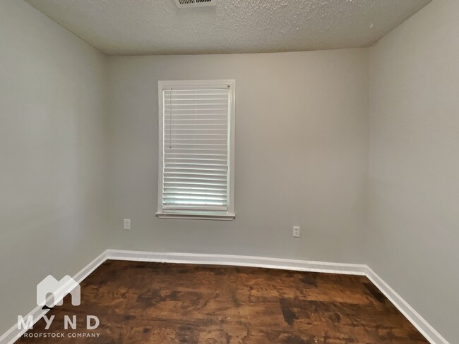 Building Photo - 5704 Ingleside Dr