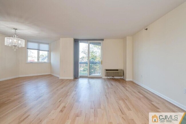 Building Photo - 30 S Adelaide Ave