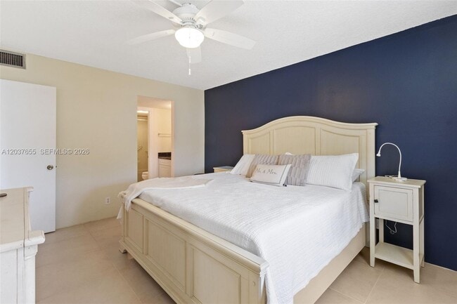 Building Photo - 9480 Poinciana Pl