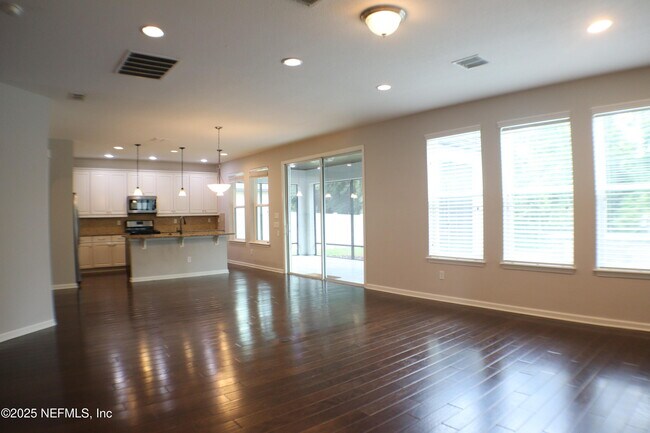 Building Photo - 175 Starlis Pl