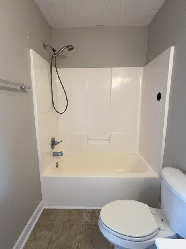 Building Photo - Nice 2 Bedroom, 2.5 Bath Townhouse in Hubert - 309 Burley Dr. #2