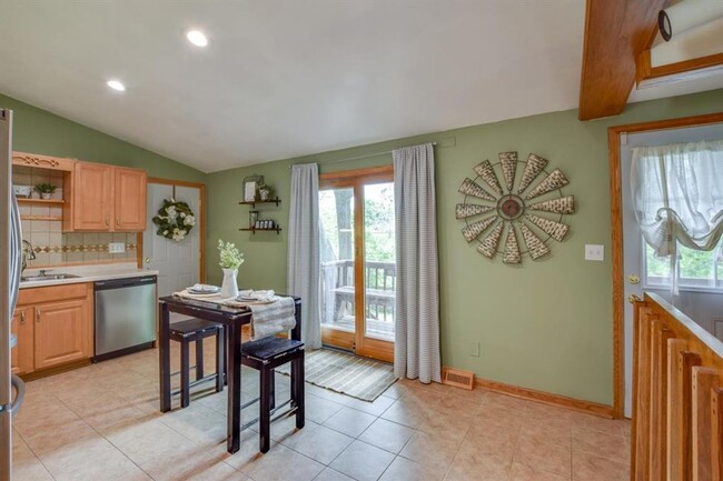 Building Photo - 6409-6411 Hammersley Rd Duplex