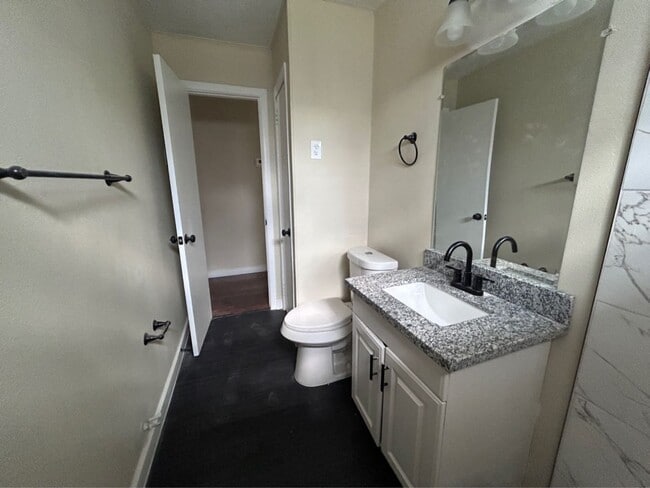 Building Photo - 7918 Woodlyn Rd