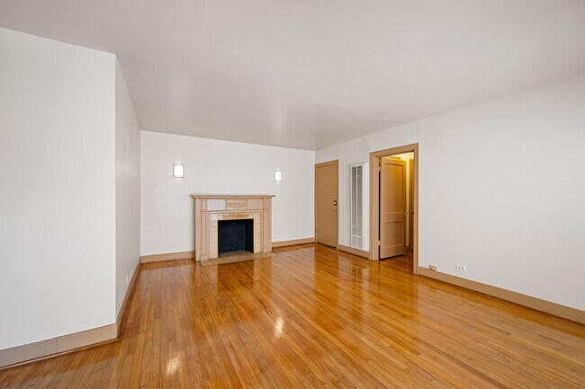 Building Photo - 1806 Banks St