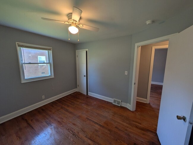 Building Photo - 605 Oakhurst St