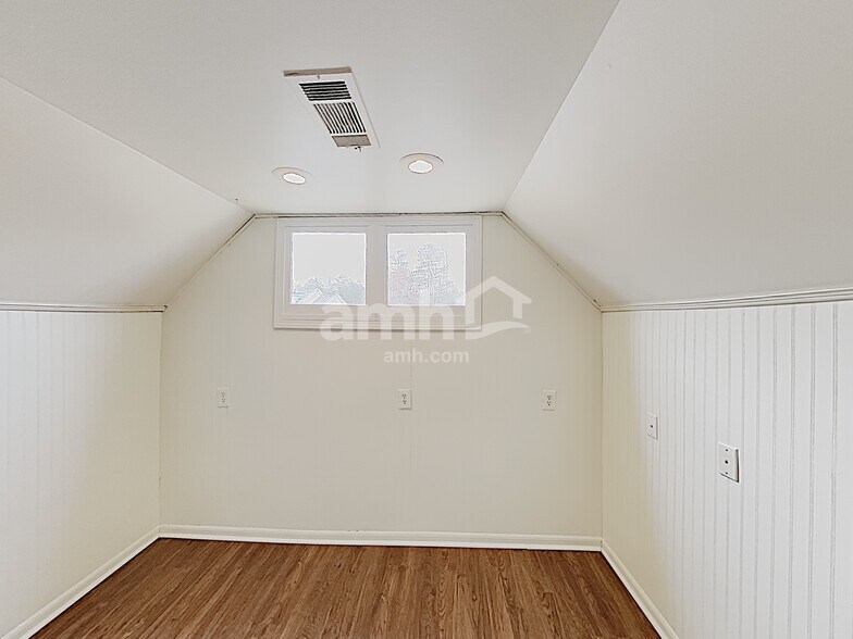 Building Photo - 34 Kodiak Ct