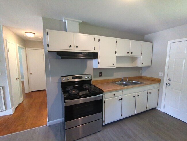 Building Photo - 1302 Ridgefield Cir