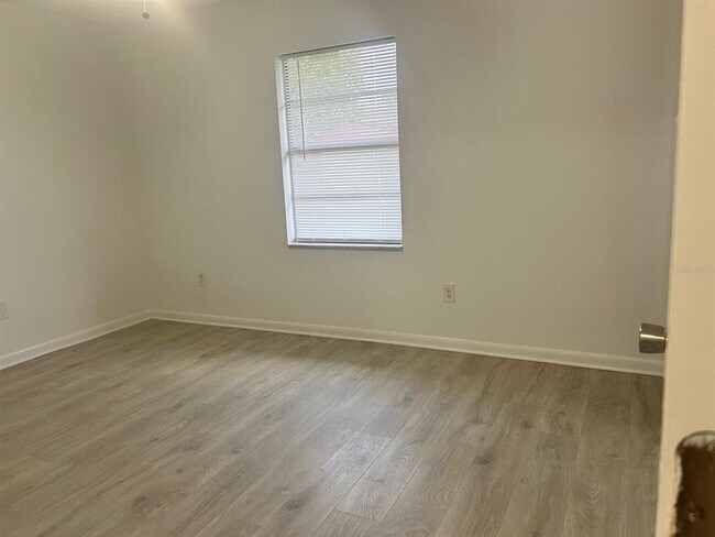 Building Photo - 3941 Wingward Ave