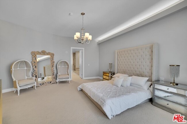 Building Photo - 10776 Wilshire Blvd