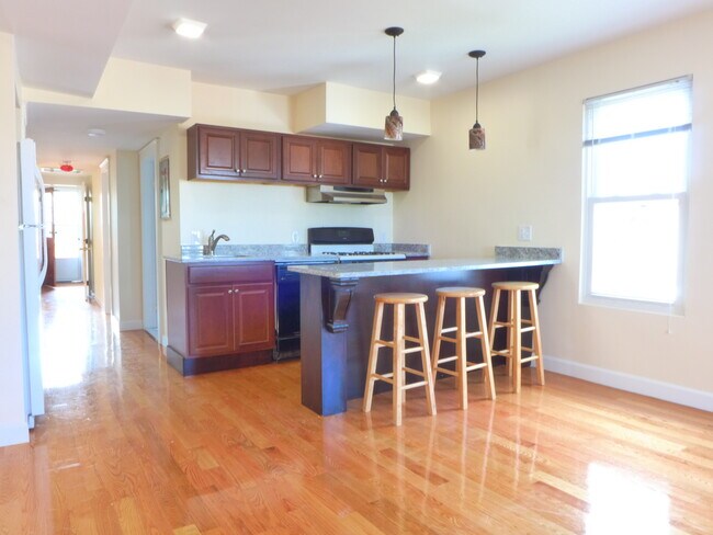 Primary Photo - 11 Weitz St