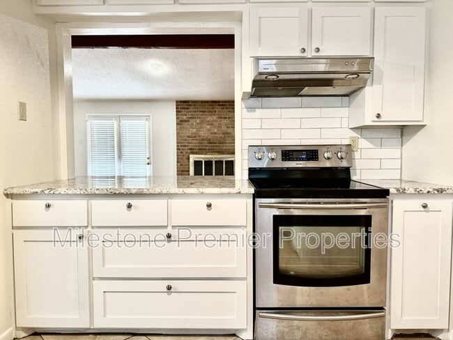 Building Photo - 2110 Oak Creek Cir