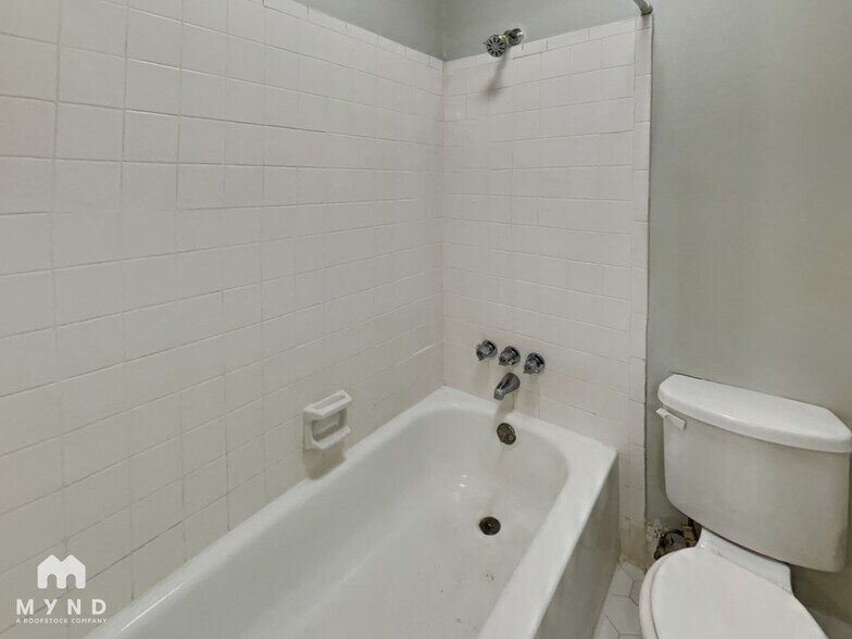 Building Photo - 2139 Oldfield Dr