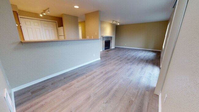 Building Photo - 2 Bedroom Condo in Sunn Fjord - Community Amenities Incl. - Available 5/15