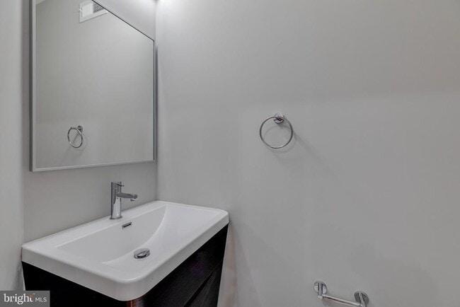 Building Photo - 2113 Master St