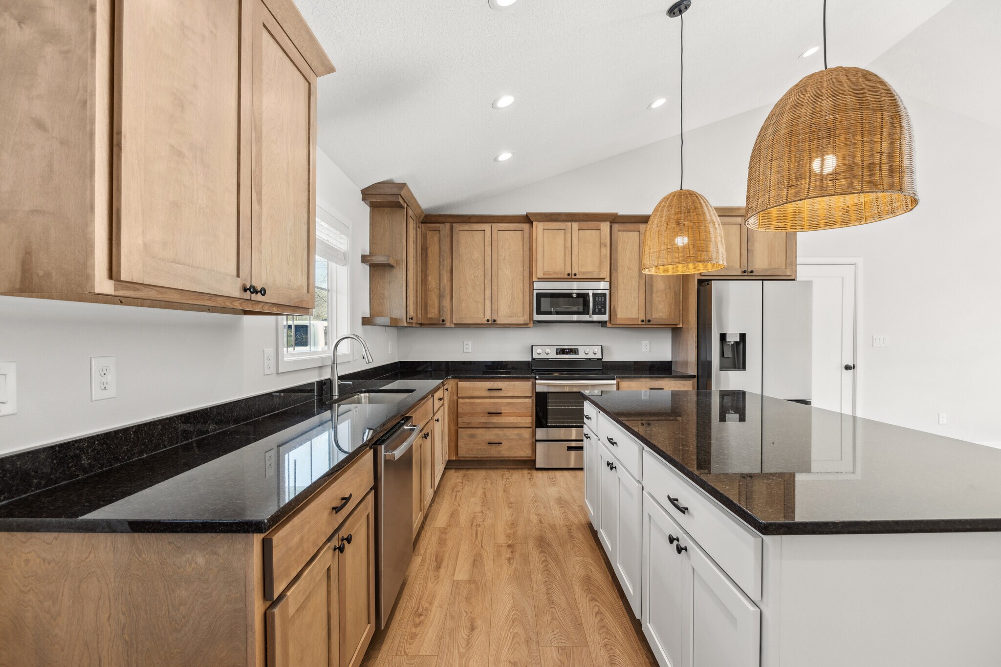 Building Photo - 104 E Madison Dr