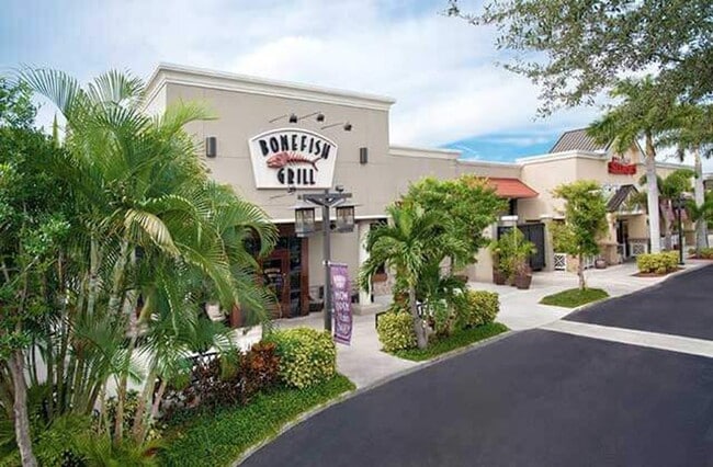 Building Photo - 3 Bedroom 2 Bath Spacious Home in Holiday Park