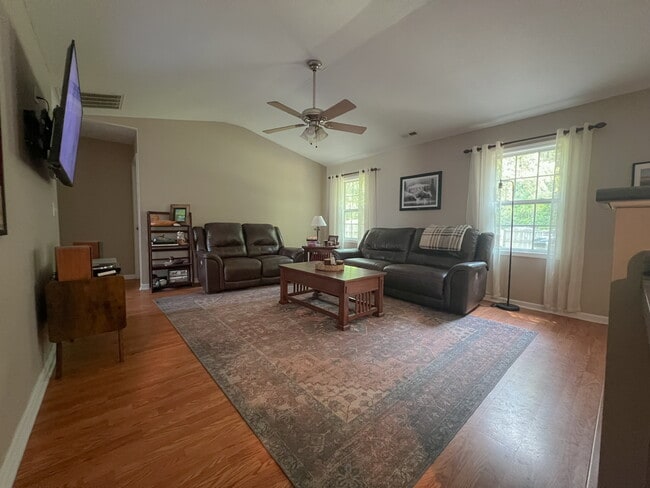 Building Photo - 132 Crooked Run Dr