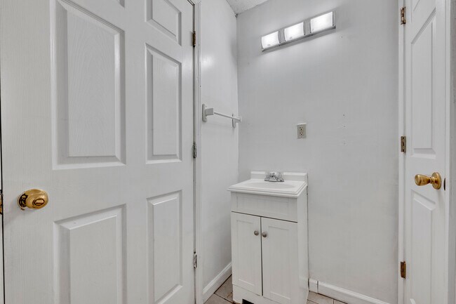 Building Photo - 805 29th St SW
