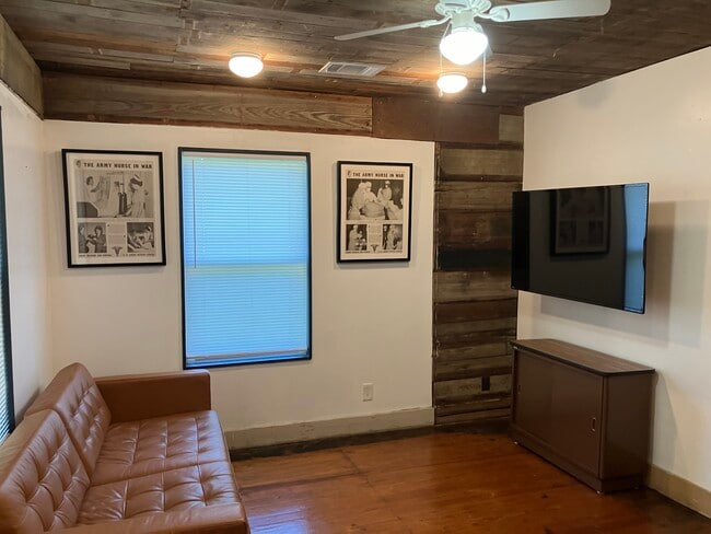 Building Photo - 1303 E 3rd St