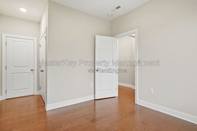 Building Photo - 583 Rowanwood Wy