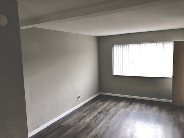 Updated Family Room - Olive Pointe