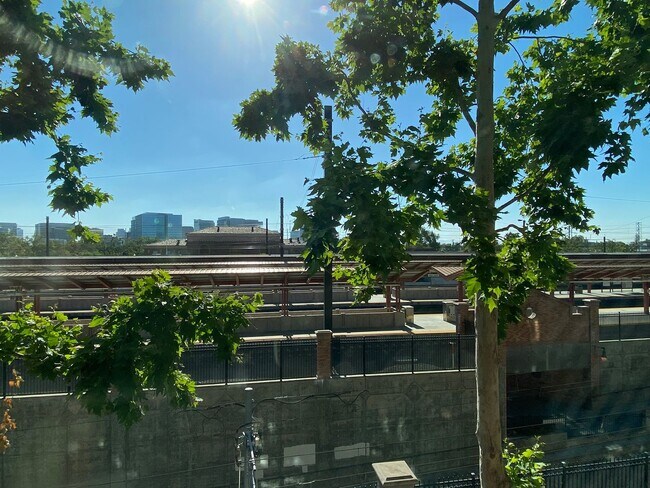 Building Photo - Modern Plant 51 Condo with Downtown Views | Secure Access | GE Café Appliances | Dogs Welcome