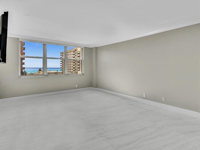 Building Photo - 1150 Hillsboro Mile Apt #1150, Hillsboro B...