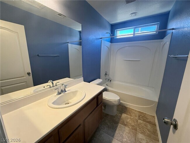 Building Photo - 673 Taliput Palm Pl