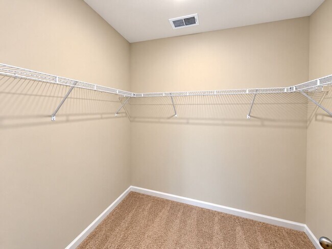 Building Photo - 833 Kirby Ct