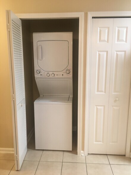 Washer/Dryer Included - 6094 Maggies Cir