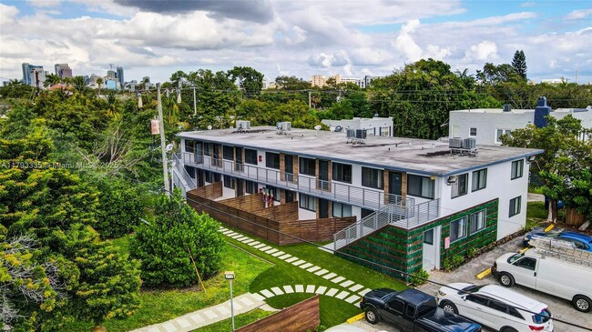 Building Photo - 335 SW 20th St