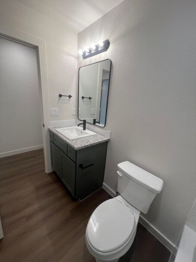 Building Photo - 3111 140th St