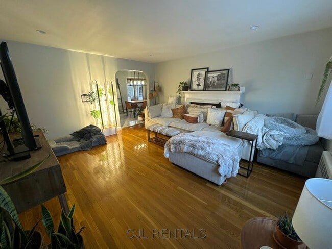 Building Photo - 41 Beaverbrook Rd